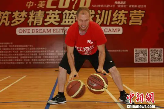 如何在篮球训练营中改善比赛策略?_1